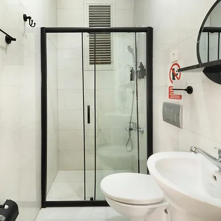 Alhambra Aparthotel 3*