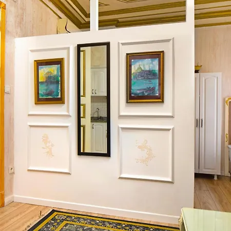 Alhambra Aparthotel 4*