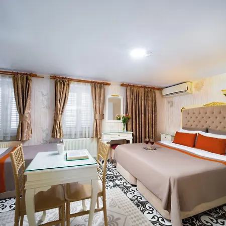 Alhambra Aparthotel 4*
