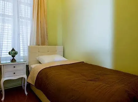 Alhambra Hotel apartamentowy 3*