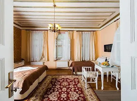 Alhambra Hotel apartamentowy 3*
